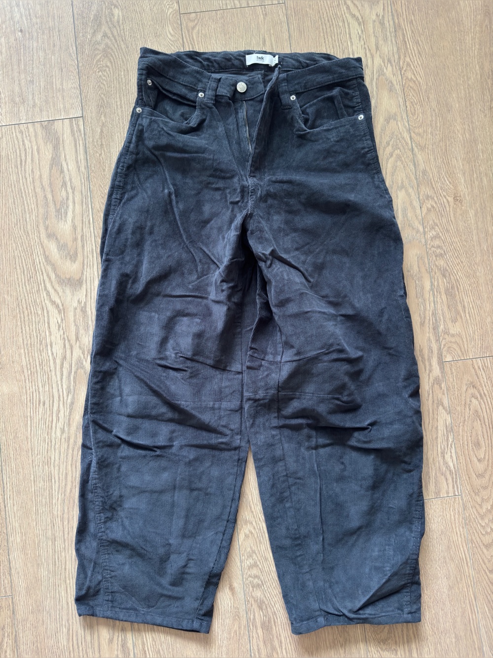 twik Women’s Corduroy barrel-leg pant
